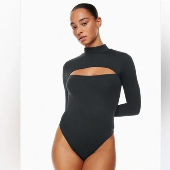 Aritzia Tops - Aritzia Varo Contour Bodysuit